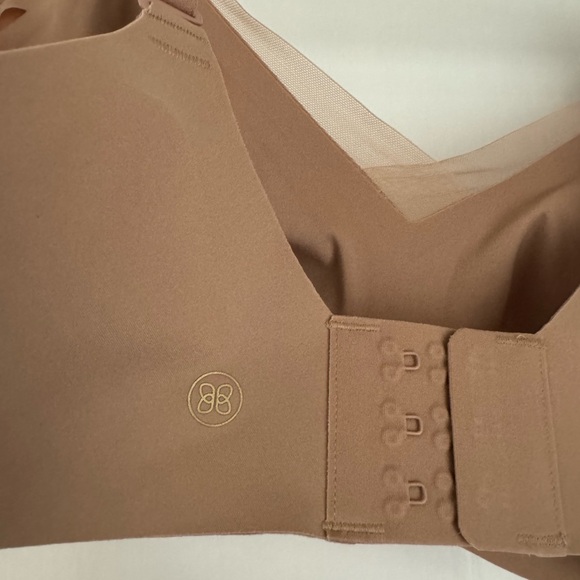 Two Honeylove Crossover Bras - Picture 7 of 11